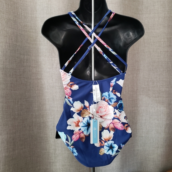 Cupshe Swimsuit - Picture 6 of 7